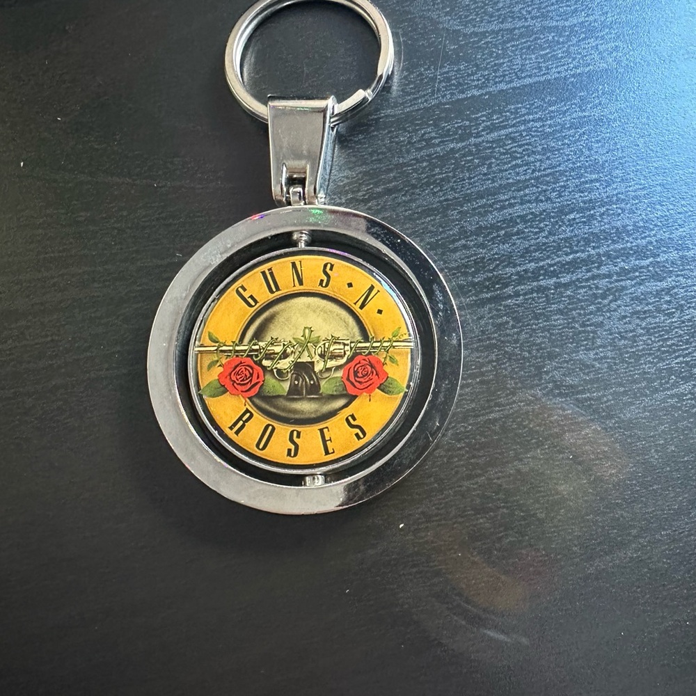 Metal Guns N' Roses Keychain - Picture 3 of 8